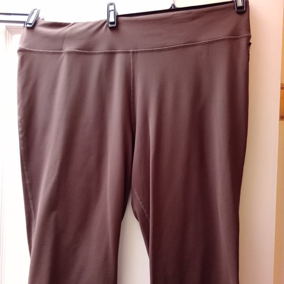 Yoga Pants - Picture 4 of 9